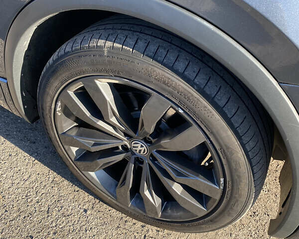 Сірий Фольксваген Тігуан, об'ємом двигуна 1.98 л та пробігом 81 тис. км за 25000 $, фото 19 на Automoto.ua