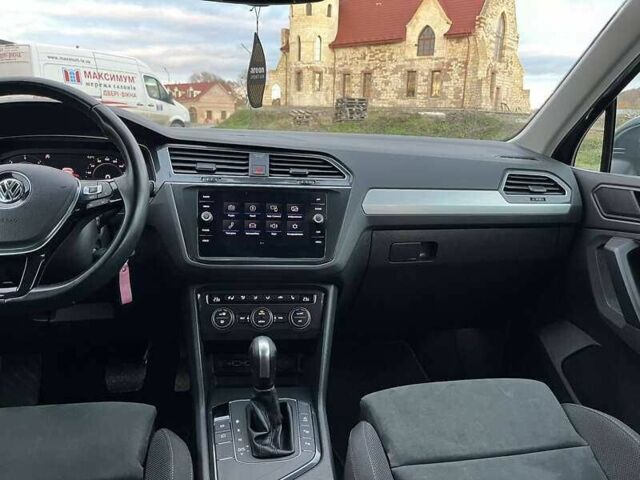 Серый Фольксваген Тигуан, объемом двигателя 2 л и пробегом 212 тыс. км за 15900 $, фото 9 на Automoto.ua