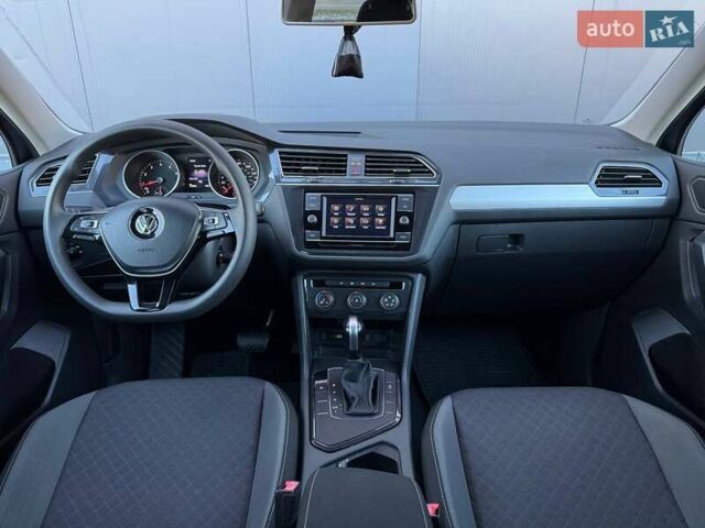 Серый Фольксваген Тигуан, объемом двигателя 2 л и пробегом 53 тыс. км за 18900 $, фото 20 на Automoto.ua