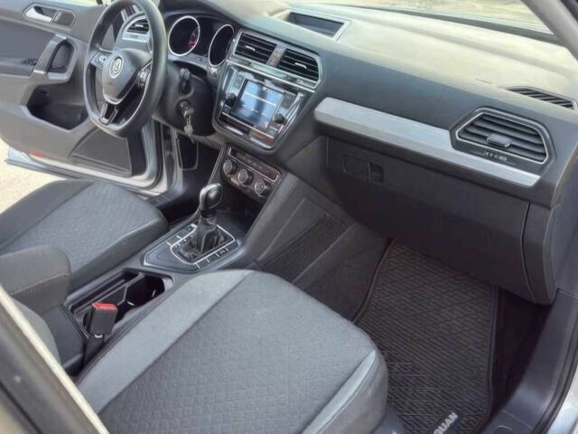 Сірий Фольксваген Тігуан, об'ємом двигуна 2 л та пробігом 34 тис. км за 12000 $, фото 8 на Automoto.ua