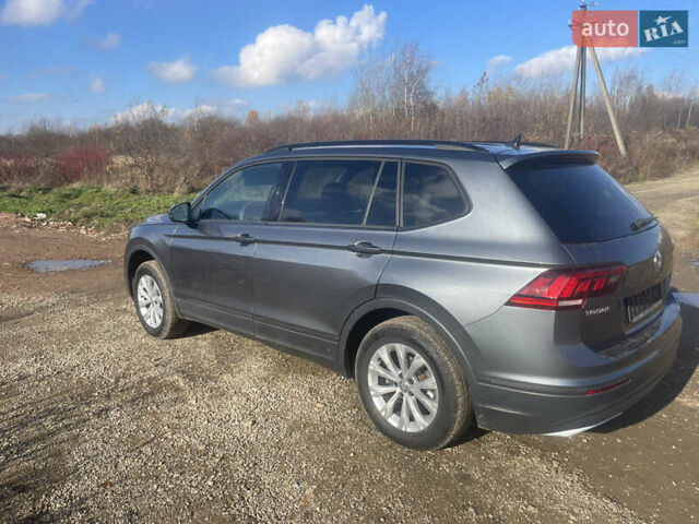 Сірий Фольксваген Тігуан, об'ємом двигуна 2 л та пробігом 104 тис. км за 14200 $, фото 2 на Automoto.ua