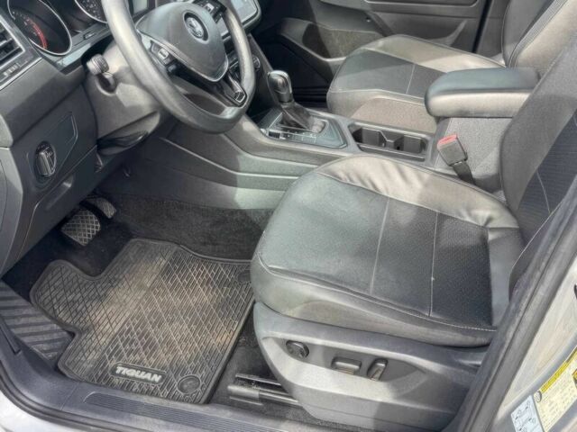 Серый Фольксваген Тигуан, объемом двигателя 2 л и пробегом 43 тыс. км за 14700 $, фото 7 на Automoto.ua