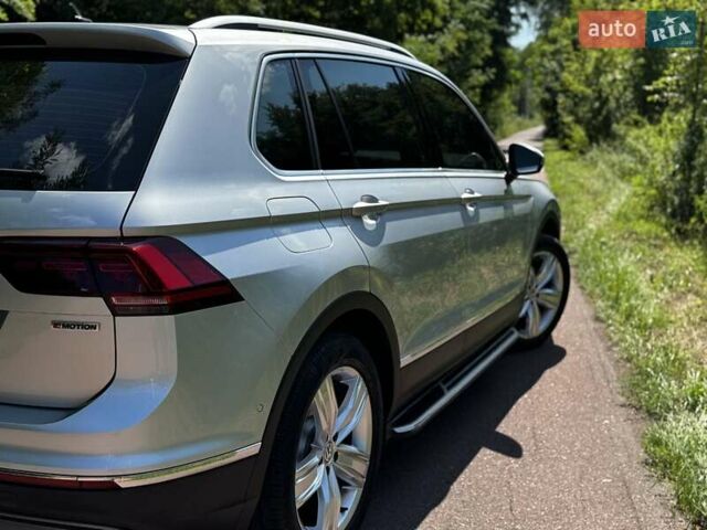 Серый Фольксваген Тигуан, объемом двигателя 1.98 л и пробегом 103 тыс. км за 31000 $, фото 19 на Automoto.ua