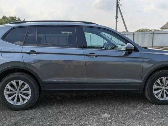 Серый Фольксваген Тигуан, объемом двигателя 2 л и пробегом 98 тыс. км за 9800 $, фото 5 на Automoto.ua