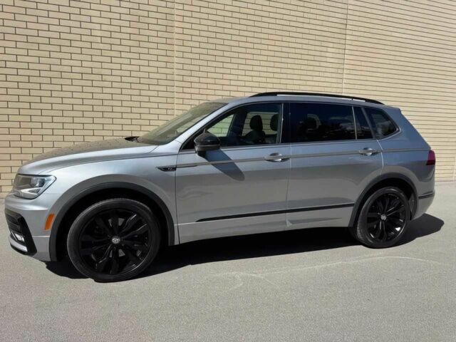 Серый Фольксваген Тигуан, объемом двигателя 2 л и пробегом 40 тыс. км за 10000 $, фото 3 на Automoto.ua