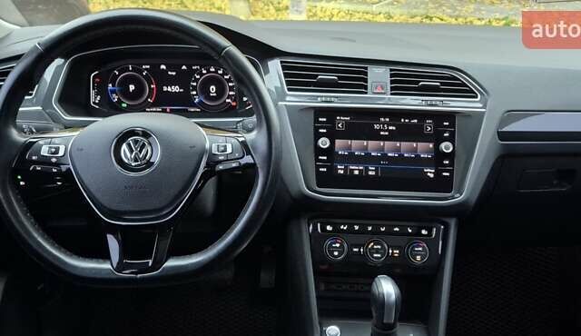 Сірий Фольксваген Тігуан, об'ємом двигуна 1.97 л та пробігом 113 тис. км за 29999 $, фото 2 на Automoto.ua