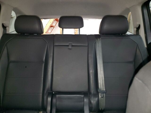 Сірий Фольксваген Тігуан, об'ємом двигуна 2 л та пробігом 138 тис. км за 11400 $, фото 9 на Automoto.ua