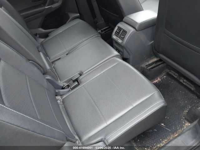 Серый Фольксваген Тигуан, объемом двигателя 2 л и пробегом 59 тыс. км за 4000 $, фото 7 на Automoto.ua