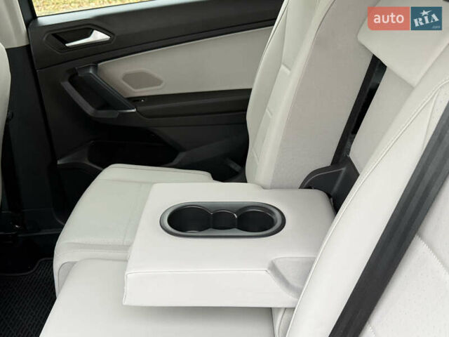 Сірий Фольксваген Тігуан, об'ємом двигуна 2 л та пробігом 212 тис. км за 16900 $, фото 48 на Automoto.ua