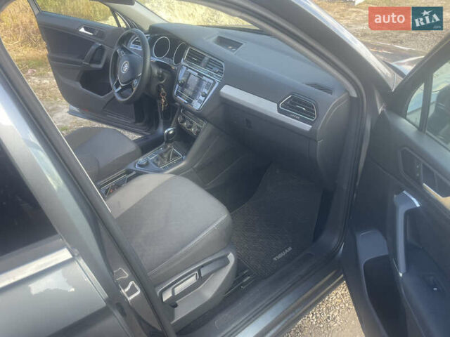 Сірий Фольксваген Тігуан, об'ємом двигуна 2 л та пробігом 104 тис. км за 14200 $, фото 11 на Automoto.ua