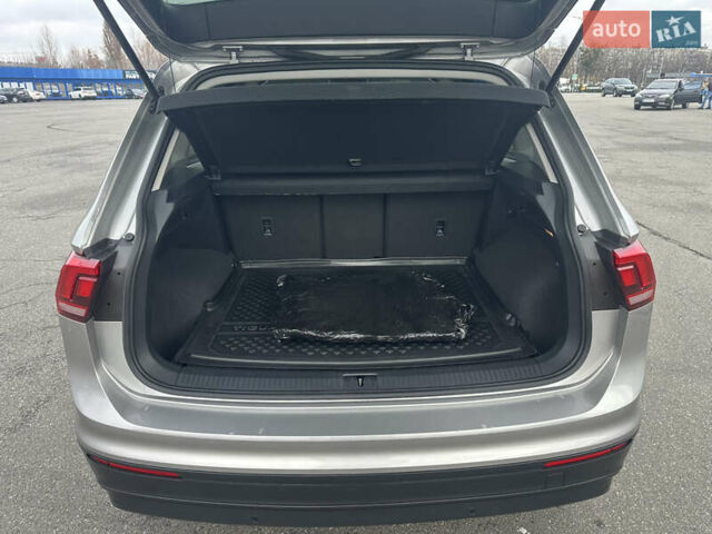 Серый Фольксваген Тигуан, объемом двигателя 1.97 л и пробегом 110 тыс. км за 24999 $, фото 82 на Automoto.ua