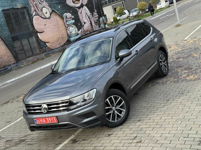 Серый Фольксваген Тигуан, объемом двигателя 2 л и пробегом 107 тыс. км за 19599 $, фото 1 на Automoto.ua