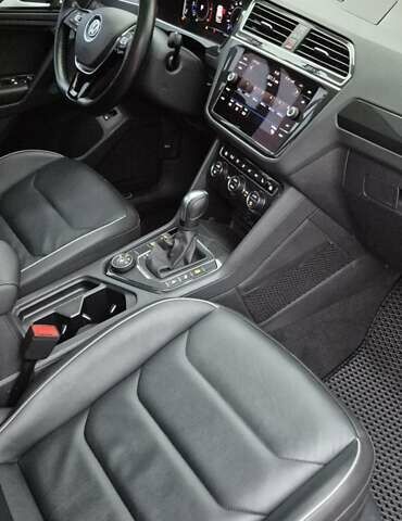 Сірий Фольксваген Тігуан, об'ємом двигуна 1.97 л та пробігом 113 тис. км за 29999 $, фото 1 на Automoto.ua