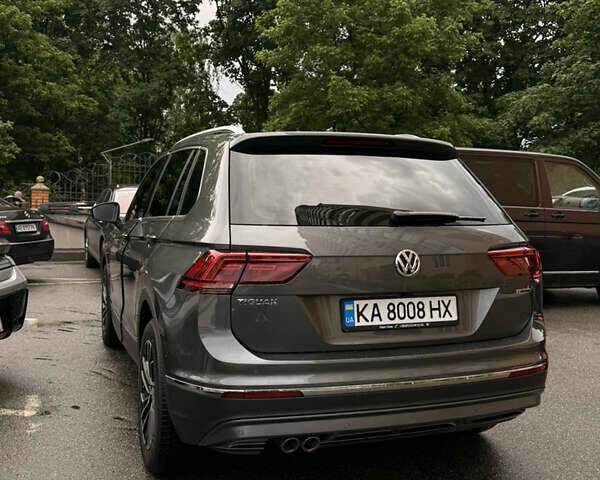 Серый Фольксваген Тигуан, объемом двигателя 1.97 л и пробегом 99 тыс. км за 30000 $, фото 2 на Automoto.ua