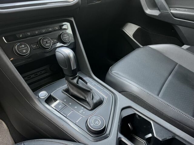 Серый Фольксваген Тигуан, объемом двигателя 2 л и пробегом 225 тыс. км за 18700 $, фото 15 на Automoto.ua