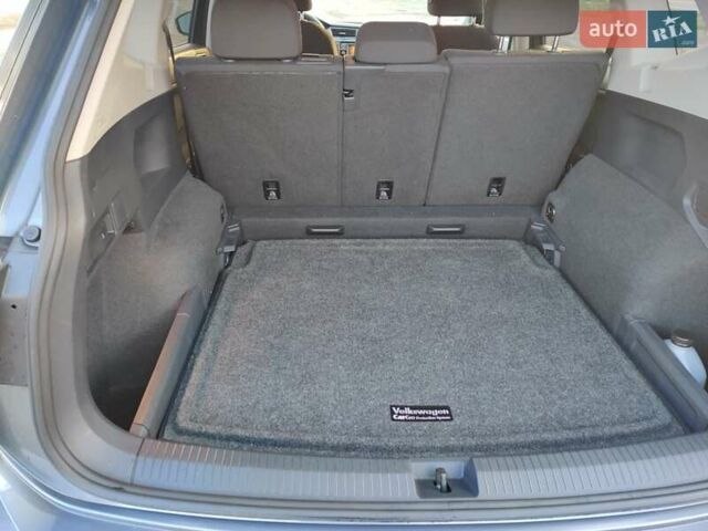 Серый Фольксваген Тигуан, объемом двигателя 1.98 л и пробегом 140 тыс. км за 17600 $, фото 6 на Automoto.ua
