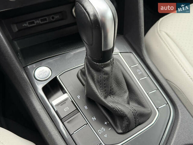 Сірий Фольксваген Тігуан, об'ємом двигуна 2 л та пробігом 212 тис. км за 16900 $, фото 38 на Automoto.ua