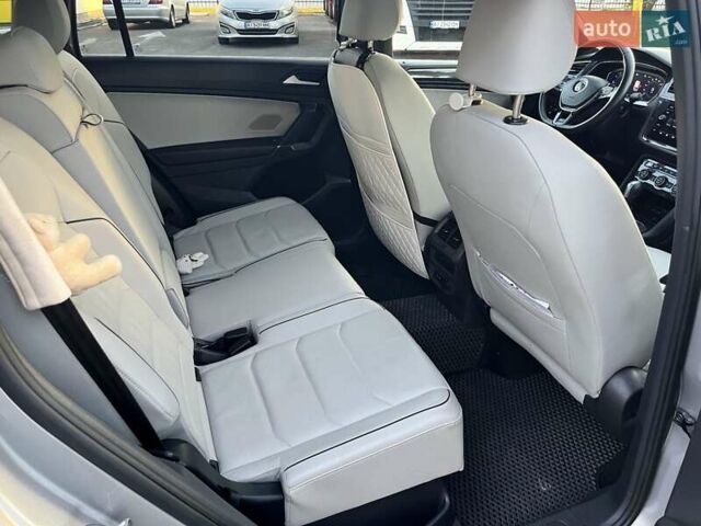 Сірий Фольксваген Тігуан, об'ємом двигуна 1.98 л та пробігом 118 тис. км за 28000 $, фото 190 на Automoto.ua