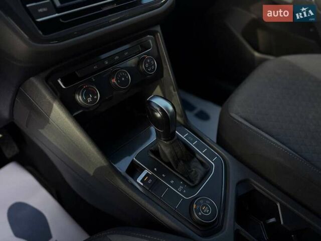 Серый Фольксваген Тигуан, объемом двигателя 1.98 л и пробегом 85 тыс. км за 19500 $, фото 13 на Automoto.ua