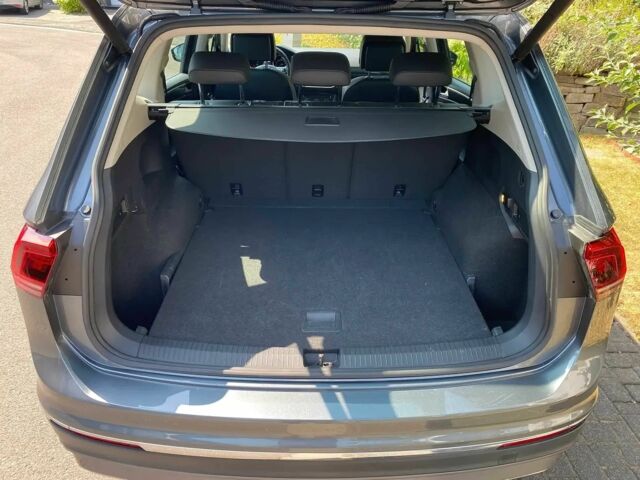 Сірий Фольксваген Тігуан, об'ємом двигуна 2 л та пробігом 33 тис. км за 18000 $, фото 6 на Automoto.ua