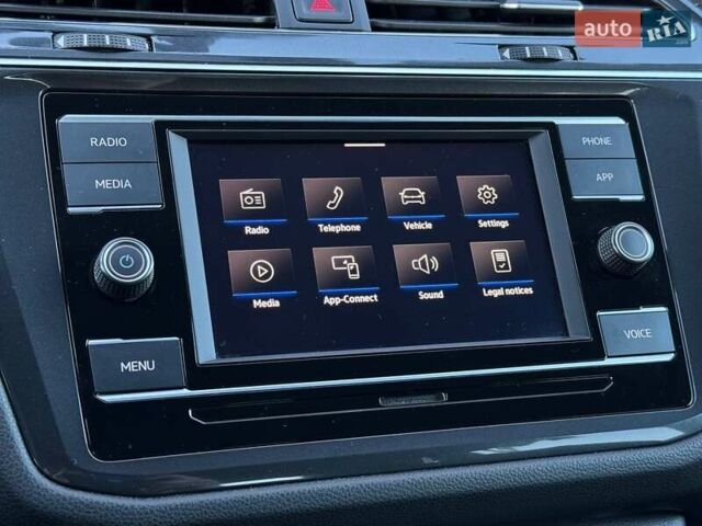 Серый Фольксваген Тигуан, объемом двигателя 2 л и пробегом 53 тыс. км за 18900 $, фото 25 на Automoto.ua