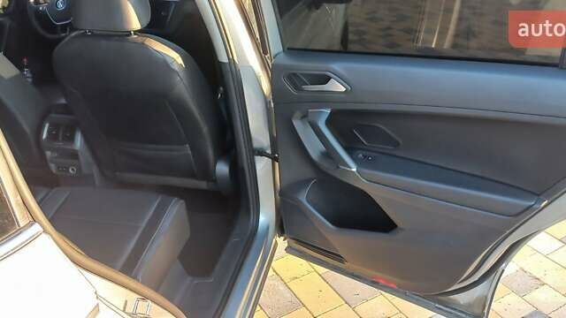 Сірий Фольксваген Тігуан, об'ємом двигуна 1.98 л та пробігом 210 тис. км за 17000 $, фото 17 на Automoto.ua