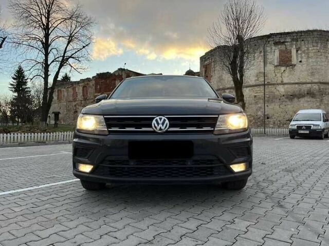 Серый Фольксваген Тигуан, объемом двигателя 2 л и пробегом 212 тыс. км за 15900 $, фото 1 на Automoto.ua