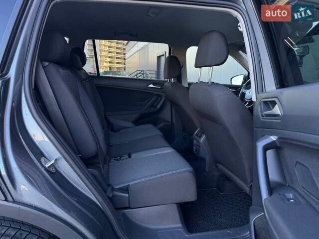 Серый Фольксваген Тигуан, объемом двигателя 2 л и пробегом 53 тыс. км за 18900 $, фото 16 на Automoto.ua