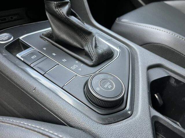 Серый Фольксваген Тигуан, объемом двигателя 2 л и пробегом 225 тыс. км за 18700 $, фото 16 на Automoto.ua