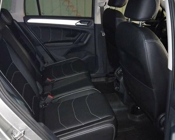 Сірий Фольксваген Тігуан, об'ємом двигуна 1.97 л та пробігом 183 тис. км за 27000 $, фото 3 на Automoto.ua