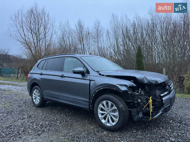 Серый Фольксваген Тигуан, объемом двигателя 0 л и пробегом 23 тыс. км за 11500 $, фото 5 на Automoto.ua