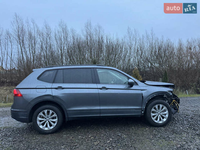 Серый Фольксваген Тигуан, объемом двигателя 0 л и пробегом 23 тыс. км за 11500 $, фото 6 на Automoto.ua