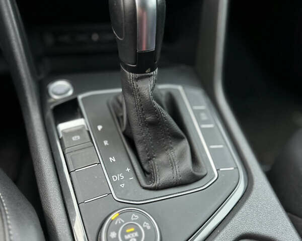 Сірий Фольксваген Тігуан, об'ємом двигуна 2 л та пробігом 98 тис. км за 22300 $, фото 14 на Automoto.ua