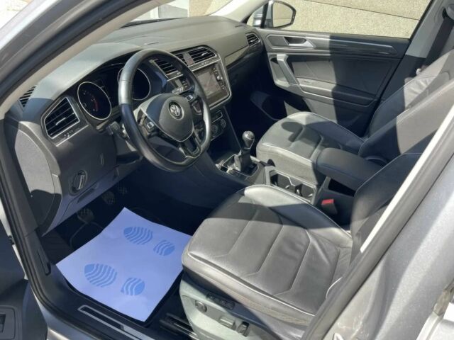 Серый Фольксваген Тигуан, объемом двигателя 2 л и пробегом 40 тыс. км за 23000 $, фото 6 на Automoto.ua