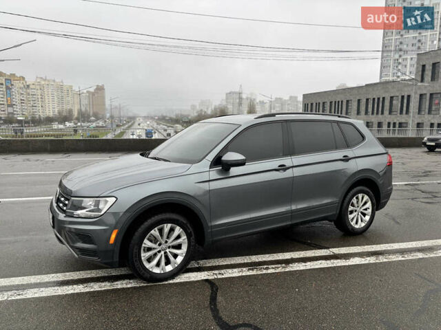 Серый Фольксваген Тигуан, объемом двигателя 2 л и пробегом 65 тыс. км за 18200 $, фото 2 на Automoto.ua