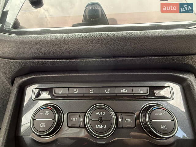 Сірий Фольксваген Тігуан, об'ємом двигуна 1.98 л та пробігом 250 тис. км за 25555 $, фото 59 на Automoto.ua