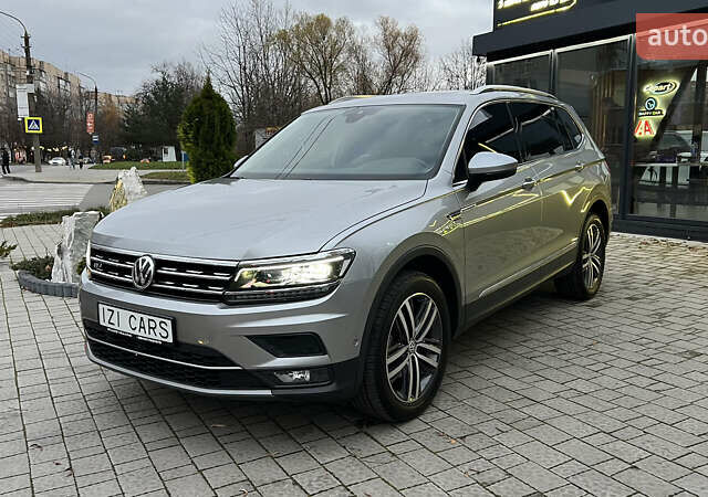 Серый Фольксваген Тигуан, объемом двигателя 2 л и пробегом 75 тыс. км за 29999 $, фото 2 на Automoto.ua