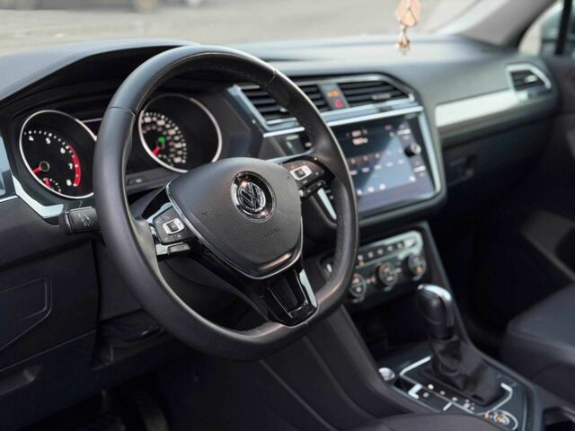 Серый Фольксваген Тигуан, объемом двигателя 2 л и пробегом 103 тыс. км за 19000 $, фото 13 на Automoto.ua