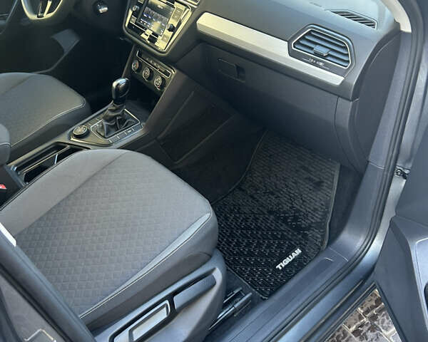 Сірий Фольксваген Тігуан, об'ємом двигуна 1.98 л та пробігом 68 тис. км за 17000 $, фото 9 на Automoto.ua