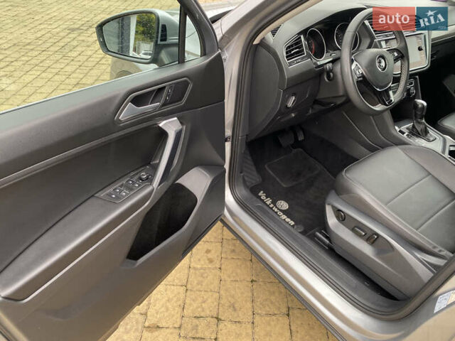 Серый Фольксваген Тигуан, объемом двигателя 2 л и пробегом 148 тыс. км за 19850 $, фото 26 на Automoto.ua