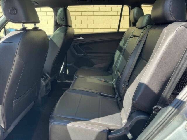 Серый Фольксваген Тигуан, объемом двигателя 2 л и пробегом 40 тыс. км за 10000 $, фото 13 на Automoto.ua