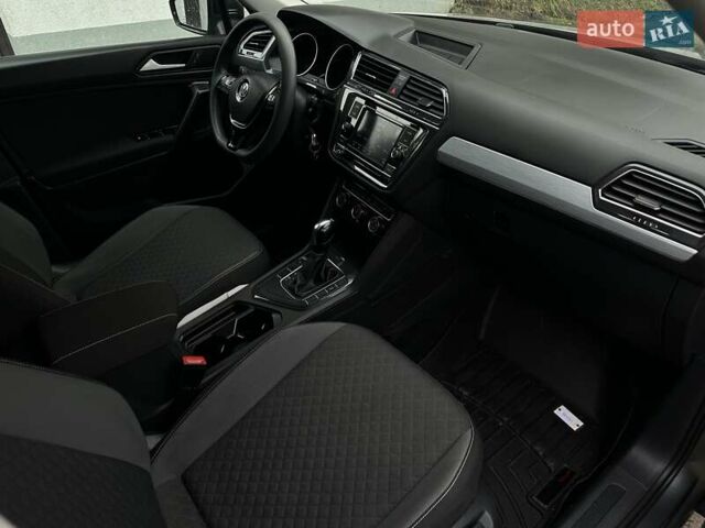 Серый Фольксваген Тигуан, объемом двигателя 2 л и пробегом 130 тыс. км за 19750 $, фото 30 на Automoto.ua