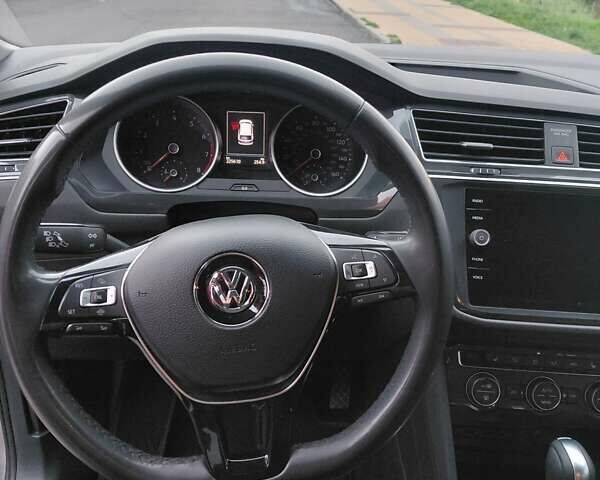 Серый Фольксваген Тигуан, объемом двигателя 1.98 л и пробегом 225 тыс. км за 19500 $, фото 13 на Automoto.ua