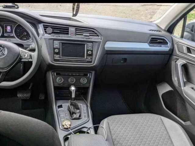 Серый Фольксваген Тигуан, объемом двигателя 2 л и пробегом 98 тыс. км за 9800 $, фото 10 на Automoto.ua