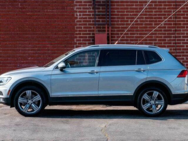 Сірий Фольксваген Тігуан, об'ємом двигуна 2 л та пробігом 46 тис. км за 9000 $, фото 3 на Automoto.ua