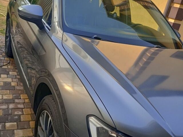 Серый Фольксваген Тигуан, объемом двигателя 2 л и пробегом 22 тыс. км за 19734 $, фото 3 на Automoto.ua