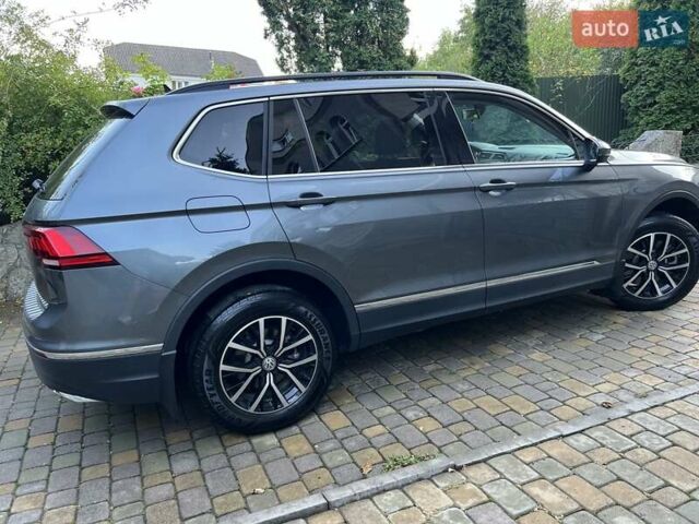 Серый Фольксваген Тигуан, объемом двигателя 1.98 л и пробегом 28 тыс. км за 17800 $, фото 6 на Automoto.ua