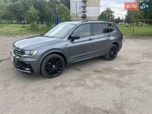 Серый Фольксваген Тигуан, объемом двигателя 1.98 л и пробегом 129 тыс. км за 23000 $, фото 4 на Automoto.ua