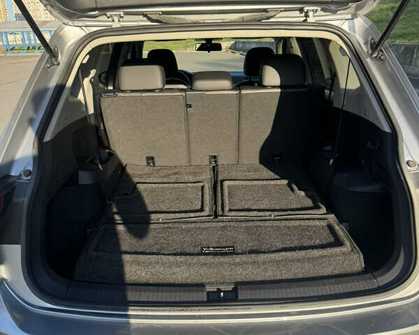 Сірий Фольксваген Тігуан, об'ємом двигуна 1.98 л та пробігом 156 тис. км за 18600 $, фото 7 на Automoto.ua