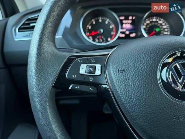 Серый Фольксваген Тигуан, объемом двигателя 2 л и пробегом 53 тыс. км за 18900 $, фото 29 на Automoto.ua